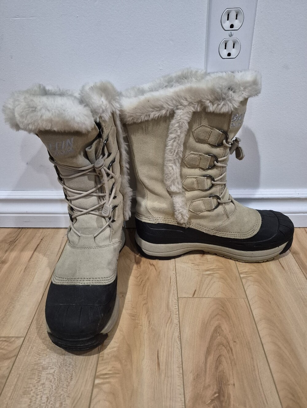 Baffin Chloe women's size 10 (fits like a shoe size 9) waterproof winter boots